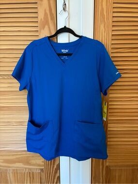 NWT Wink Women's V-Neck Top in Royal size large Blue